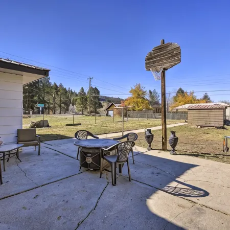 Stunning home with mountain views & river access nearby