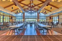 Romantic Pocono Lake Chalet: Firepit, Stream, near Lake, pools & Pet-Friendly - 비치