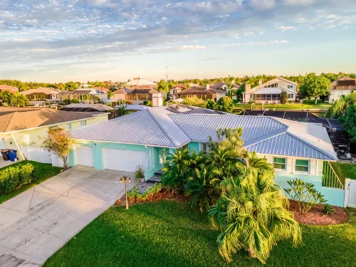 Luxury Palm Tree Two / 3 King Beds, Put Put Golf, Heated Pool, 7 Person Hot Tub