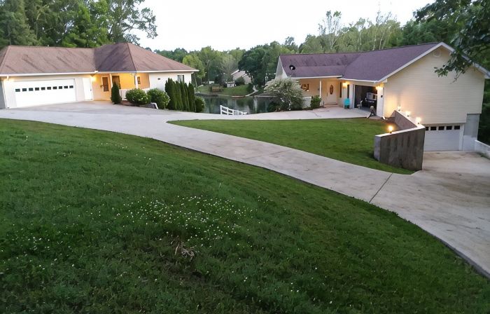 Lake and Boat Life!Lake Rental in a Dead-End Street.