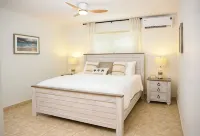 Newly Remodeled Hillside Unit at the Hideaways Hotel di 
