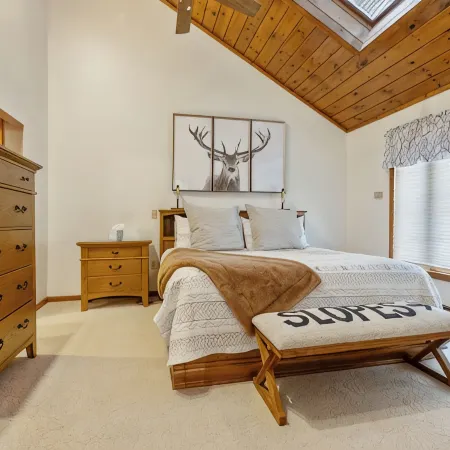 North Conway Getaway! Stonehurst Village Condo - 2,500 Sq. Ft