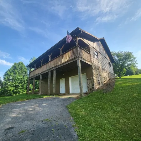 Lakeshore Retreat