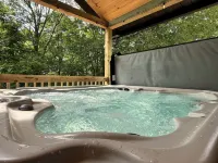Burr Oak Cabin With Hot Tub and WIFI - Chalets