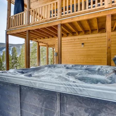 Located just 1.3 miles to downtown Breck and ski resortLicLR21-000002
