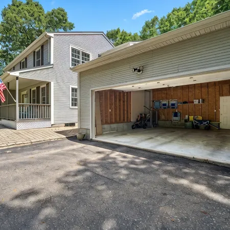 Misquamicut Beach House, Just 1 Mile From the Ocean!