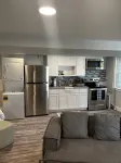 STUDIO apt.  nightly or monthly stays with washer, dryer, work space and WiFi - บังกะโล