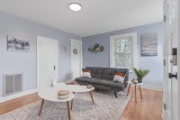 BOHO BUNGALOW - STEPS FROM HISTORIC DOWNTOWN APEX<br>
