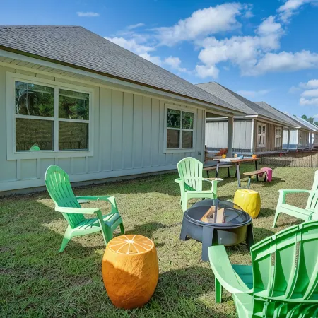 Citrus Cottage: Comfy - Hwy 10 - Peaceful Retreat