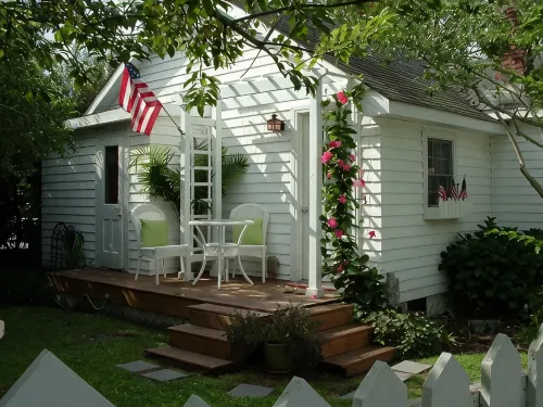 Beach cottage in the heart old town Manteo 0BX.  welcome - 3-Star