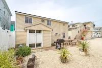 Cozy Coastal Hideout w/ Free Parking, BBQ and Outdoor Shower - Apartments
