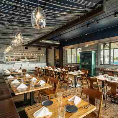 Stay aboard elegant sailboat Dining/Meeting Rooms