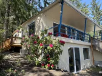 Charming Lakefront Cabin on Mason Lake with Pebble Beach and Private Dock
