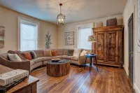 Historic 1880 2-Bedroom Downtown Apartment - 3-Star