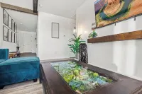 Grand Canyon Brand New Home with AC. Near Golf Course, Lake & Bearizona