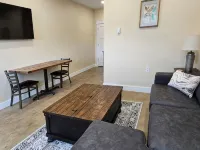 Breckenridge Suites #1 - Charming 1-Bedroom Suite near Grove City Memorial Park - 3-Star
