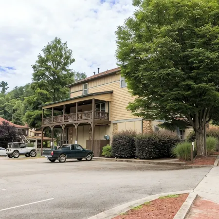 Sleeping Bear Condo - Downtown Helen, GA