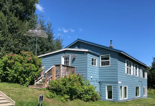 Historic HomeComfort, Convenience, and Views! - Condos