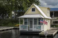 Experience the Magic  -  Floating Cottage on St Johns River - 4-Star