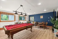 Creekside Cabin @ Mt. Rainier with Hot Tub and Game Room - Hytter