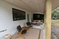 Sleeps 8•Modern Ocala Retreat•Near Springs•Family Friendly•Downtown•The Getaway