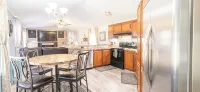 LUXURY RETREAT / PICKLEBALL COURT,  less than 3 miniutes from Winstar Casino! - 3-Star
