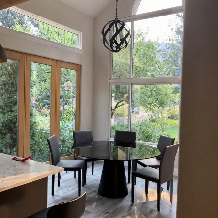 All season 5 BR, 5 BA house in mid-valley, 12 min to Baldy ski lifts