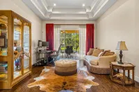 Cozy retreat in Spring Hill, 3 beds, 3 baths w/heated Pool  and Hot Tub