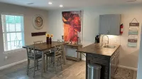 WILD CARD SUITE: Unit B.              Casino Retreat & Pickleball court - 3-Star