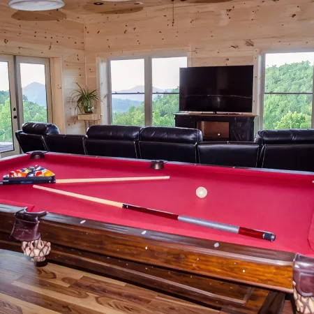 TIMBER RIDGE / LONG RANGE MOUNTAIN VIEWS / HOT TUB  / GAME ROOM / PET FRIENDLY