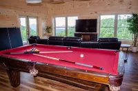 TIMBER RIDGE / LONG RANGE MOUNTAIN VIEWS / HOT TUB  / GAME ROOM / PET FRIENDLY