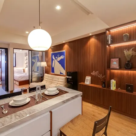 2BR Bauhaus 707 W/Pool & Free Parking