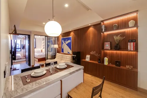 2BR Bauhaus 707 W/Pool & Free Parking - 3-Star