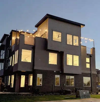 Charming 3-bedroom townhome with WiFi, AC in lovely small community