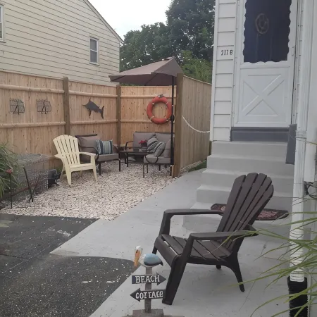 Cozy Beach Apartment, private entrance and parking spot . <br>