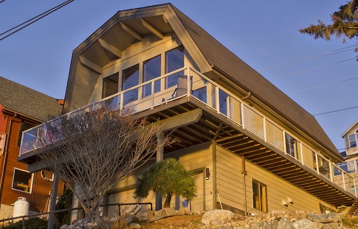 Cozy Camano Island Retreat & Gallery w/beach access.