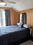 Small Lake House Near Park in Fairmont - 2 étoiles
