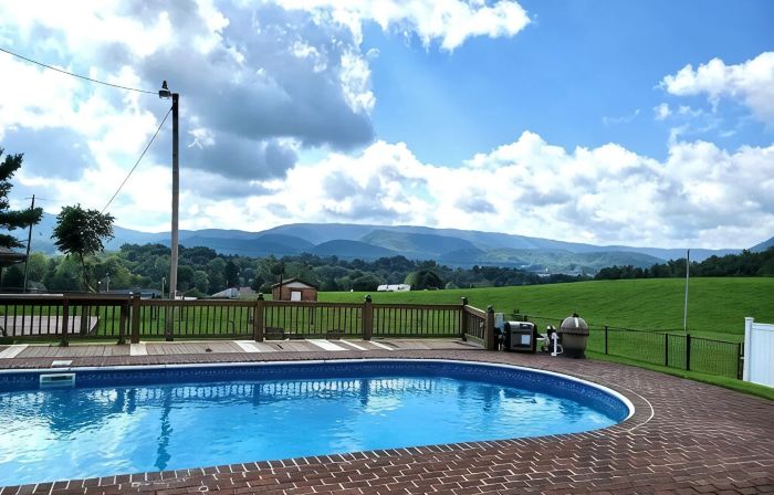 Spacious Mountain Retreat – Sleeps 12 – Pool, Hot Tub, Peaceful & Beautiful!
