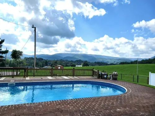 Spacious Mountain Retreat – Sleeps 12 – Pool, Hot Tub, Peaceful & Beautiful!