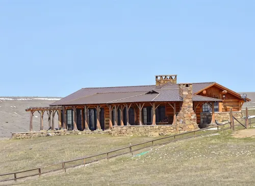 Glass Cottage Overlooking Beartooth Mountain Range - 4-Star
