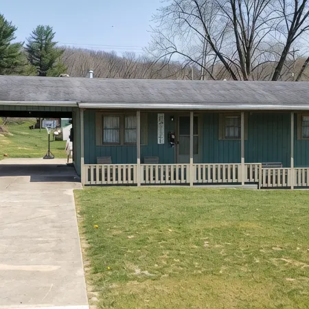 Corner Cottage near Hocking Hills, WNF, Ohio University, and Hocking College