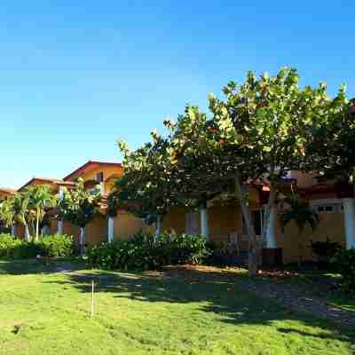 Las Olas Beach Resort Hotel Exterior