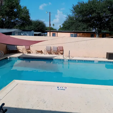 The Blue Palm, with Pool Access!