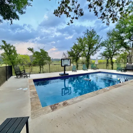 Mustang Meadows: Luxury Texas Hill Country Retreat