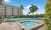 Beautiful Relaxing, Waterside Views! Walking Distance, Elevator,Garage, Pool&Spa