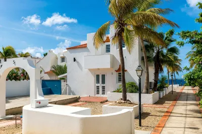 Oceanfront Villa, great house reef, near dive shops, restaurants, sleeps 4  호텔