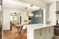 Renovated Townhouse Walk to All