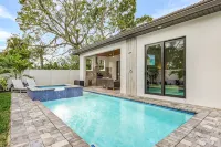 Naples Vibes! Close to the 🏖️! Heated Pool&Spa, Lanai, Grill! Two Kings! Arcade! - 무료 와이파이