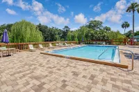 ONE BLOCK from the beach! Weekly and monthly discounts offered.