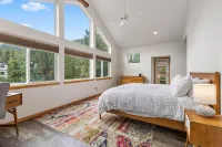 Luxury Home-Walk to everything in Frisco. Hot tub, ski, fireplace 3BD, 3.5BA - 4-Star